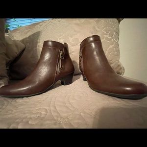 Michael Shannon size 5 brown ankle boot